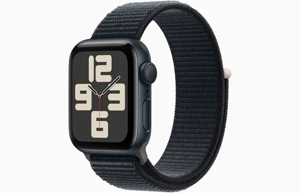 Apple Watch SE GPS 40mm - Aluminiumkasse i midnatt med flettet sportsrem i midnatt
